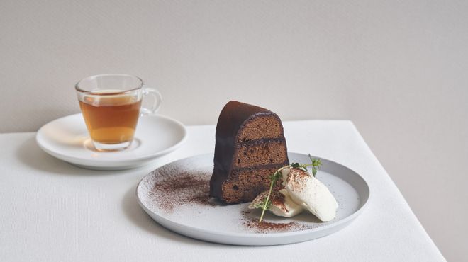 cafe & books bibliotheque biblioteque Fukuoka Tenjin