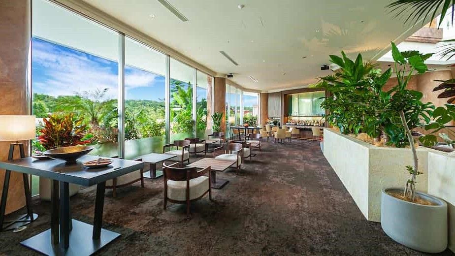 Lounge / Oriental Hotel Okinawa Resort & Spa
