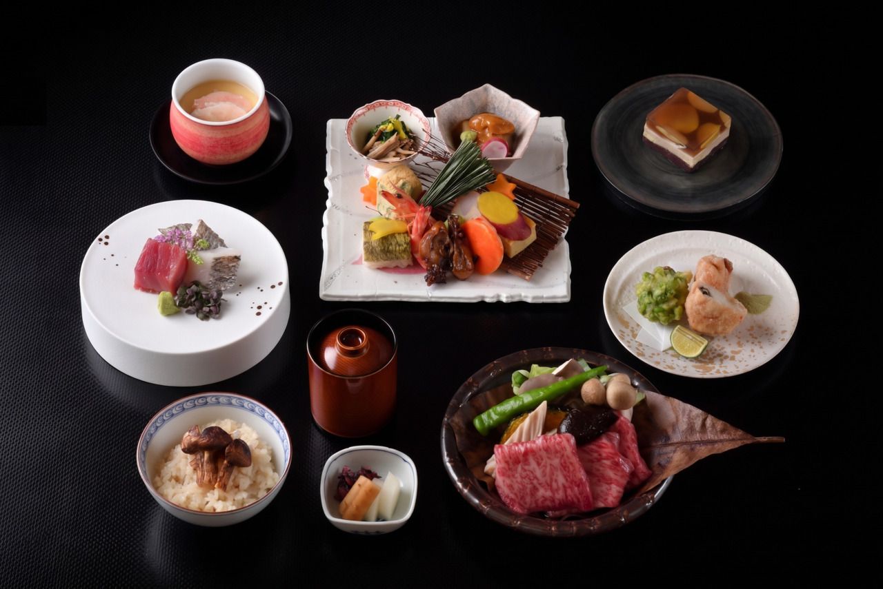 9月10月会席　【一人ひと鍋】黒毛和牛朴葉味噌焼きと松茸御飯　11,000円