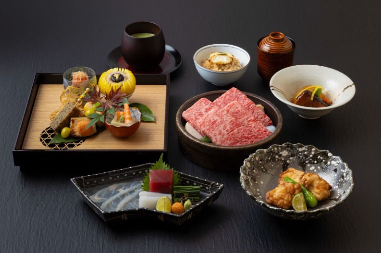 一人ひと鍋　黒毛和牛すき焼きとふぐ会席　11,000円