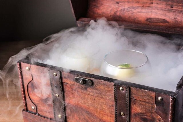 ④最高の記念日に！■記念日コース■元祖『花の階段盛り』（8品＋肉7種+ケーキ付き宝箱演出）『お誕生日』『サプライズ』『お祝い事』など大事な人に喜ばれる事間違いなし‼︎