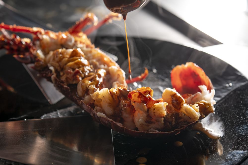 Kagetsu ~ Live spiny lobster (half body) ~