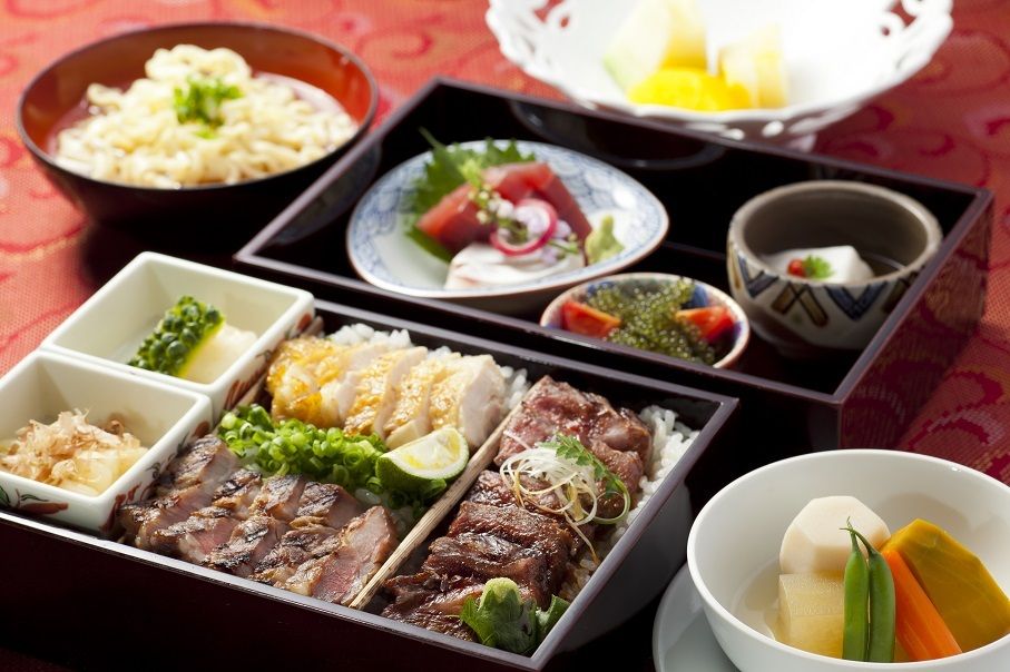 沖縄肉三昧ステーキ重御膳