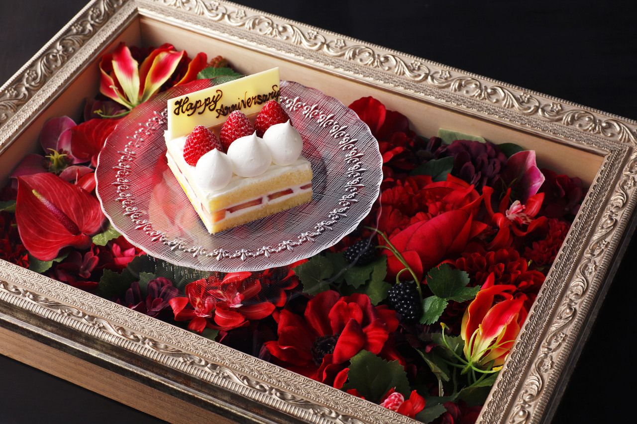 Limited to 5 groups per day Anniversary cake ¥ 2,200(tax included, service charge not included) * Reservations for anniversary cake only are not accepted.  