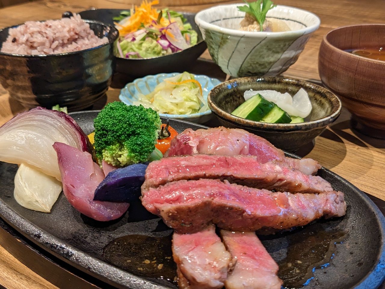 国産牛ロースの鉄板ステーキセット