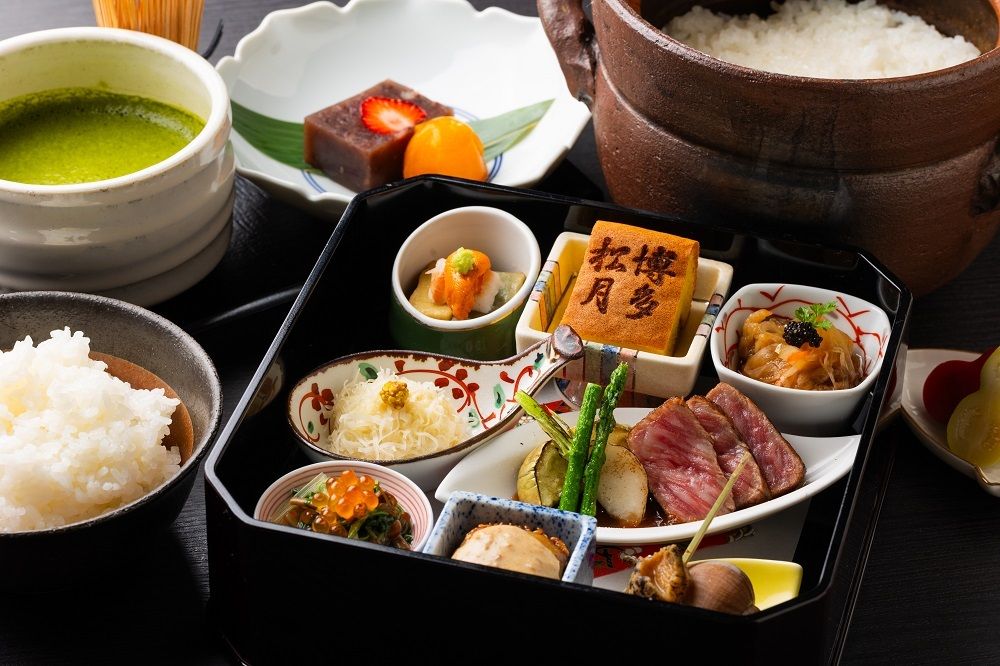 ≪Lunch≫ Limited to online reservations/Limited quantity [Hinata Gozen] Assortment of 8 kinds of seasonal vegetables including Japanese black beef and earthenware pot rice