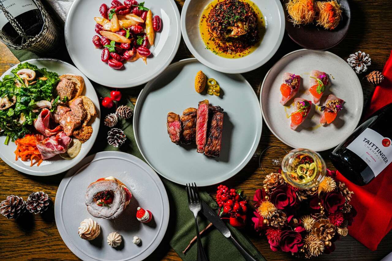 【Xmas2025限定コース】乾杯スパークリング付き！国産牛炭火焼きグリルなど全6品を堪能！8,800円