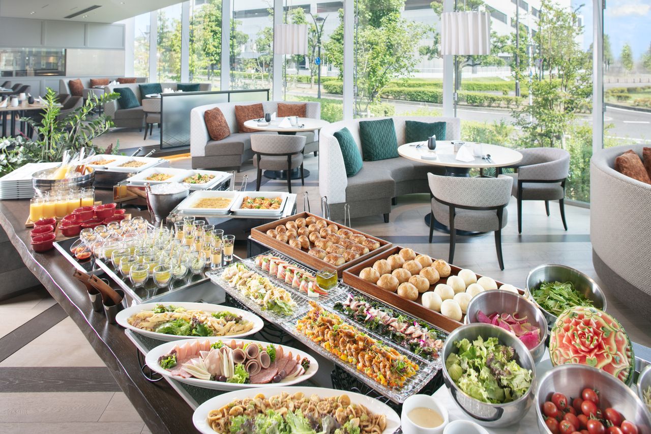 土日セミブッフェ付きランチ　土日はデザート付きでグレードアップ