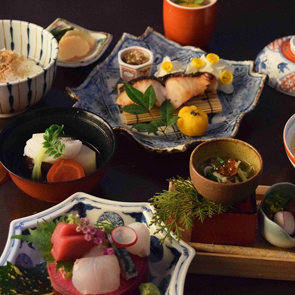[使用鴨川料理地板座位]季節套餐，共8道菜