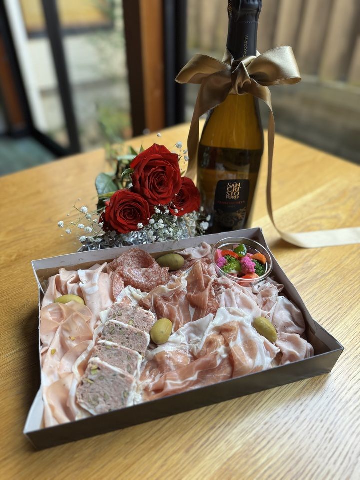 2 人份什錦火腿和薩拉米香腸盒