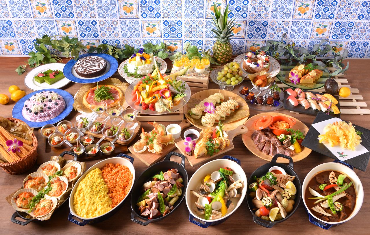 [Window Seat Guaranteed] Executive Buffet with Live Cooking Stations - Featuring Sushi, Beef Steak & 120m Panoramic Views