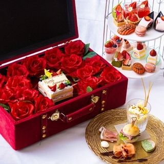 [Seasonal Afternoon Tea★3 hours] Strawberry-filled sweets & free cafe & celebratory trunk cake