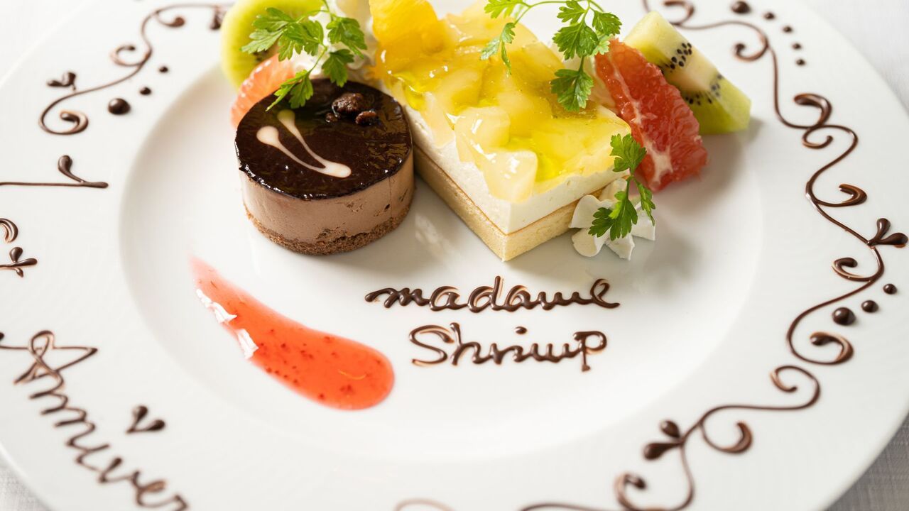 【코스 특전】생일＆기념일 문자들이 디저트 플레이트