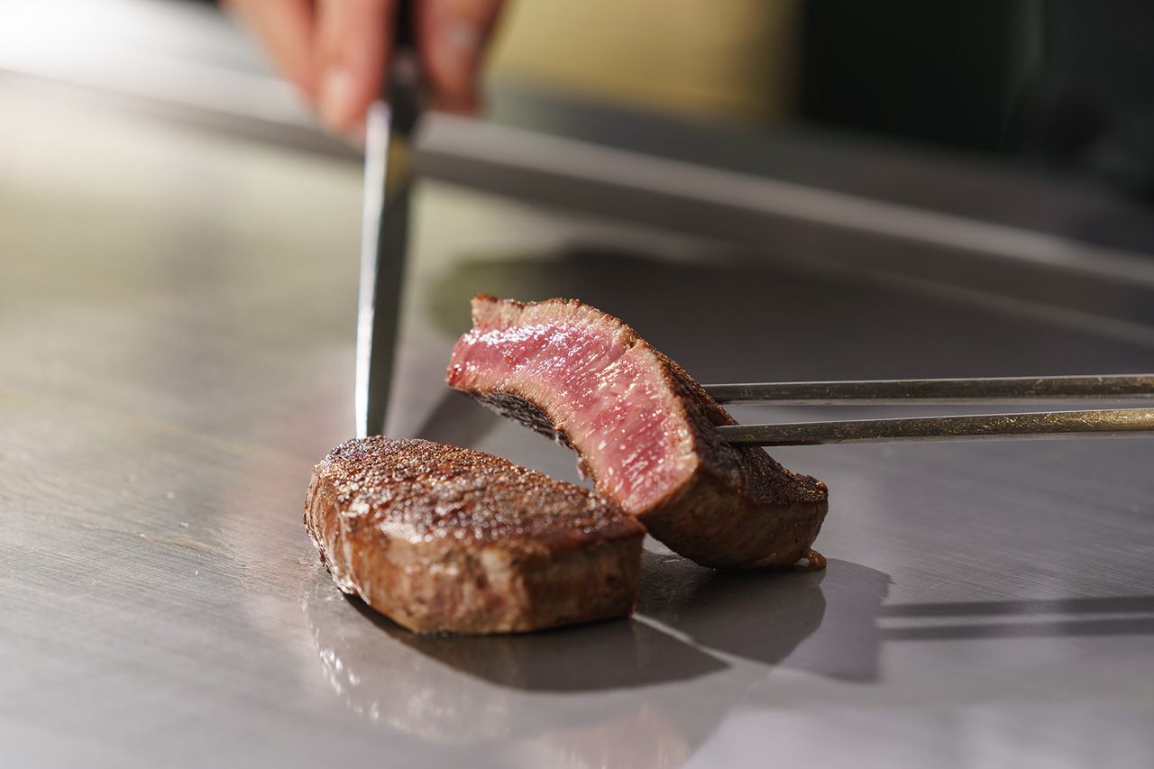 季節のサラダ前菜と選べるメインのステーキランチ【土日祝祭日限定】