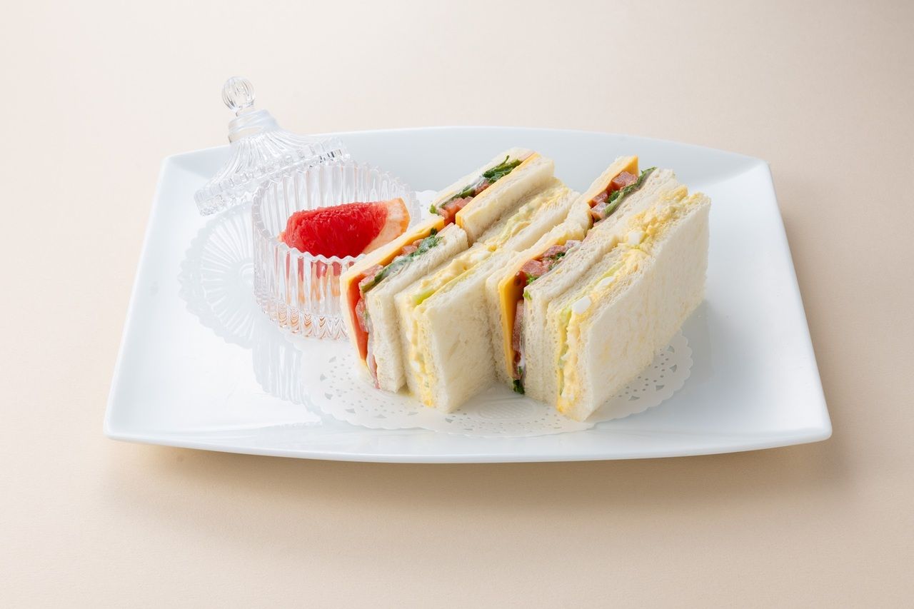 4/1～【平日の11～13時までのご入店予約限定ミニアイス付】ミックスサンドウィッチ＋コーヒー又は紅茶付き