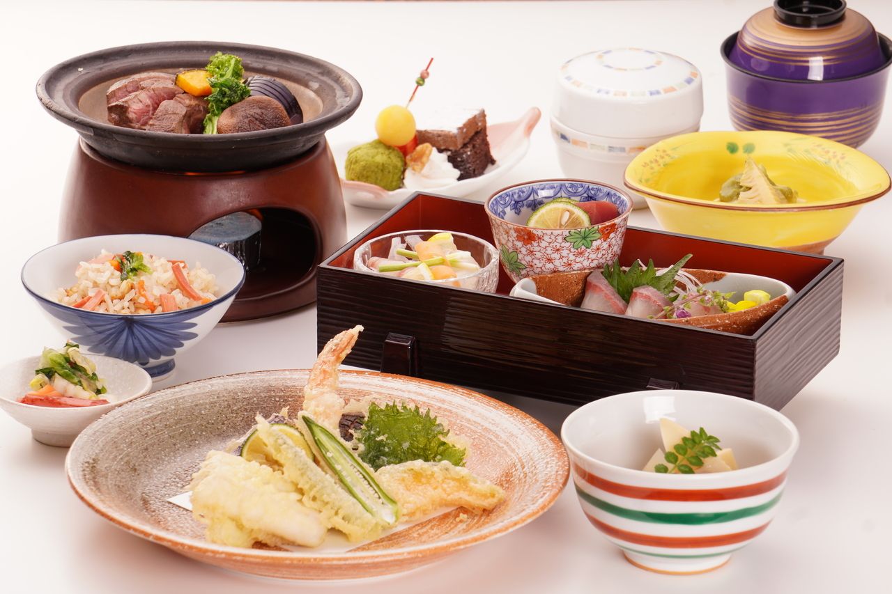 選擇兩道原創主菜！ 【精選餐食 II】