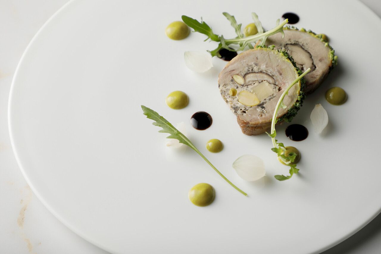 「2026 ランチ5品コース：ツール・ド・フランス 」前菜2品＆選べるメイン、スープ・デザート