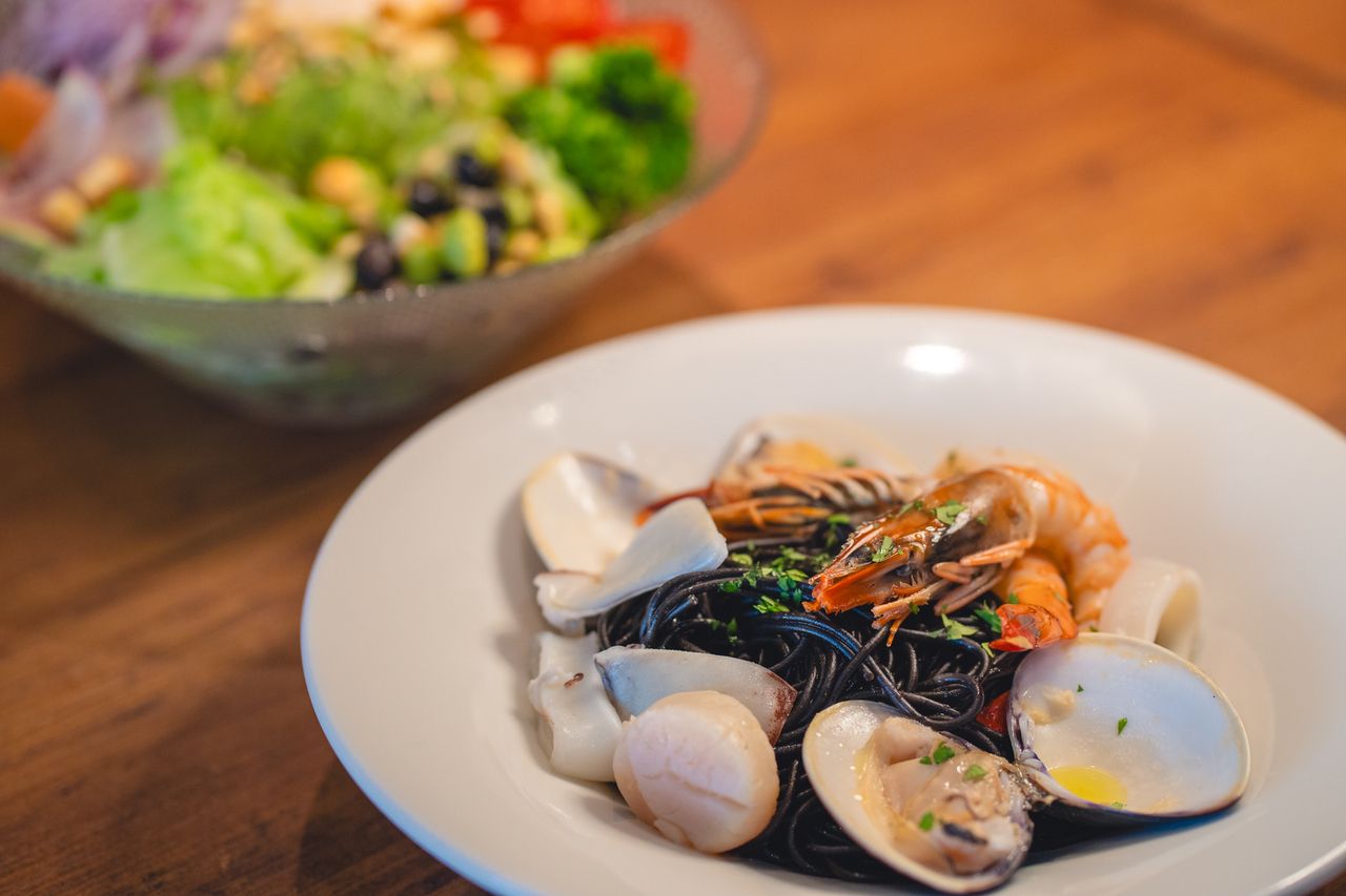 【平日限定】15種野菜の彩りサラダボウル+選べるメイン・1ドリンク