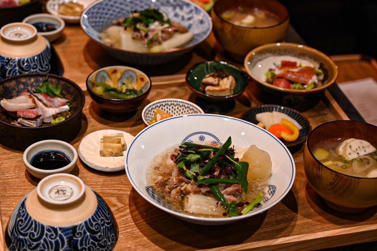 [Dinner] Shokudo Owan's daily dinner set meal with one drink