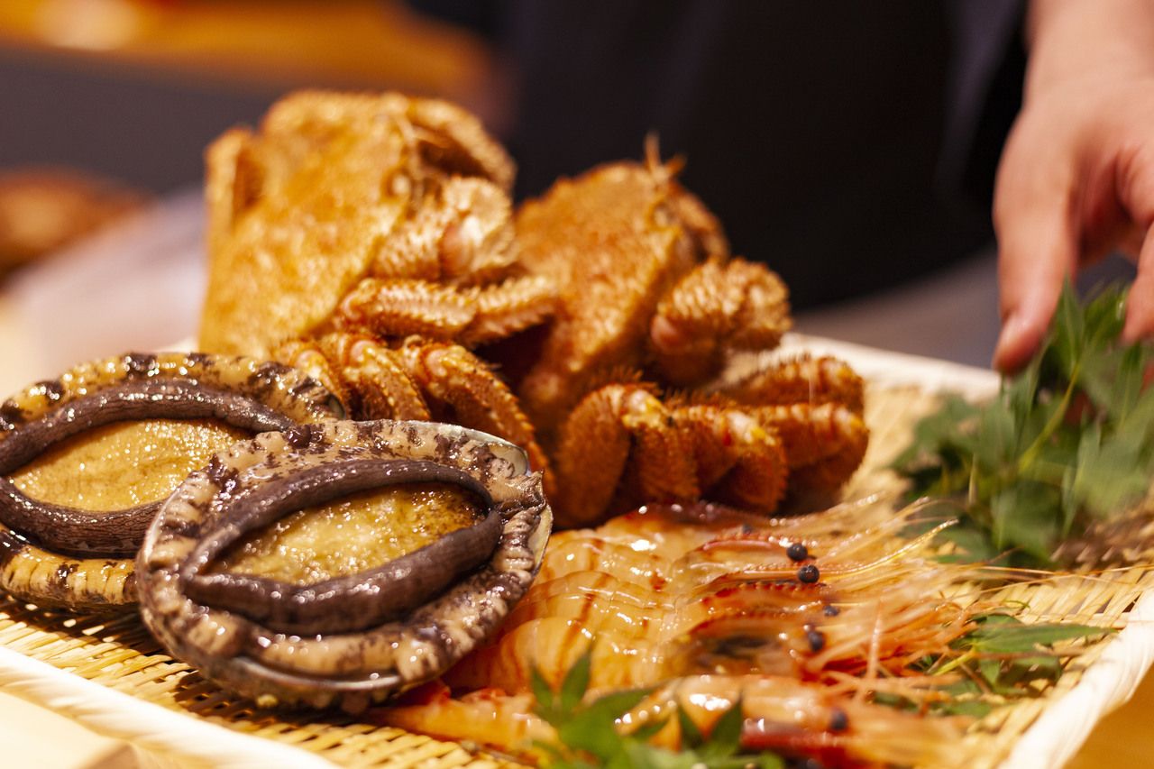 Chef's choice course of seasonal nigiri and exquisite dishes made with carefully selected ingredients