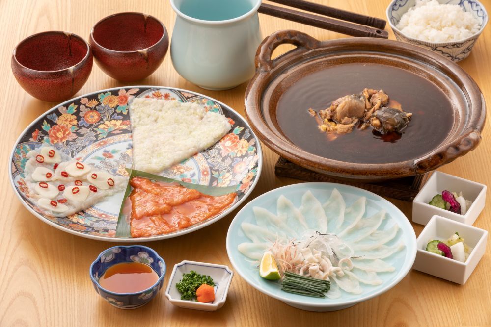 Grilled Fugu (Pufferfish) & Suppon (Soft‑shelled Turtle) Hot Pot Set