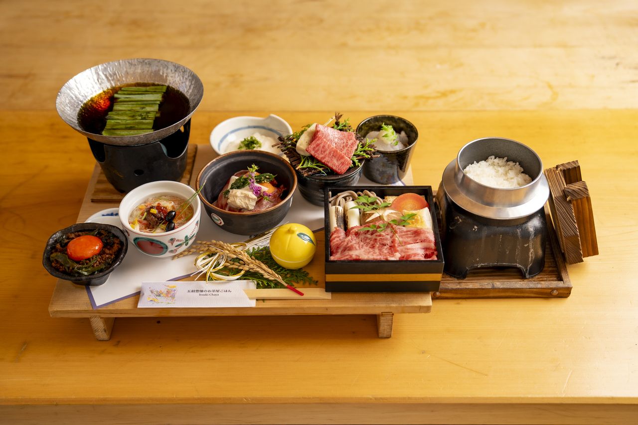 Kyoto Rice Bowl Five-Type Tasting Set ~ Wagyu Beef Shoulder Loin and Winter Vegetable Sukiyaki Hot Pot ~ (Winter version / From December 1, 2025)
