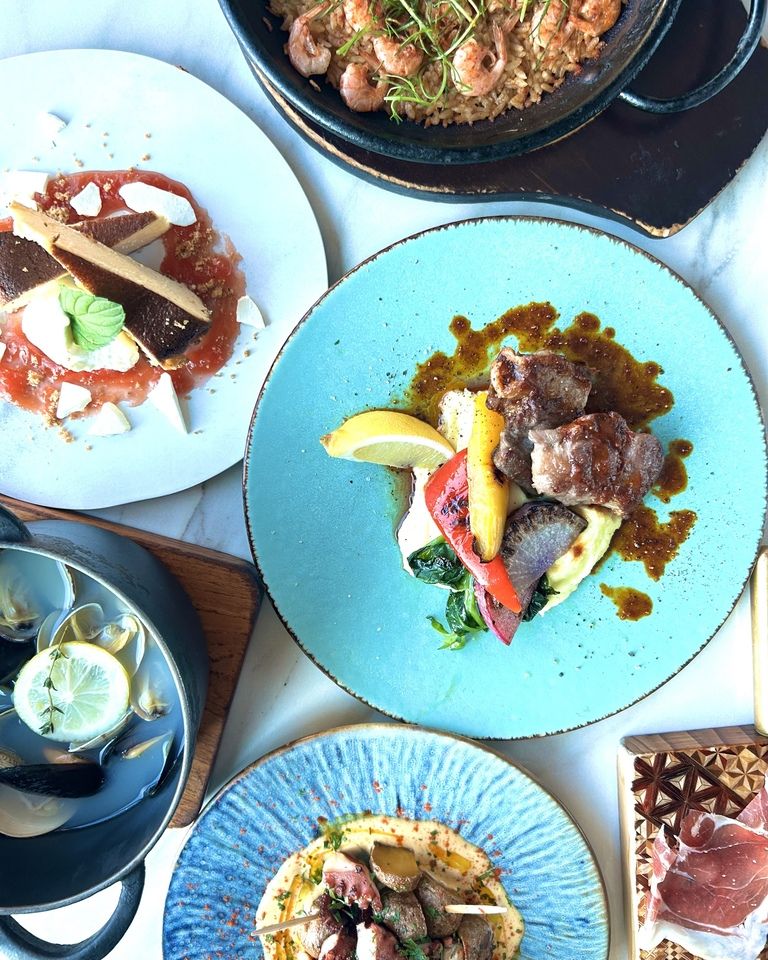 For 2 to 14 people, enjoy Spanish cuisine from small plates to a satisfying main dish and dessert! Premium course for even more enjoyment.