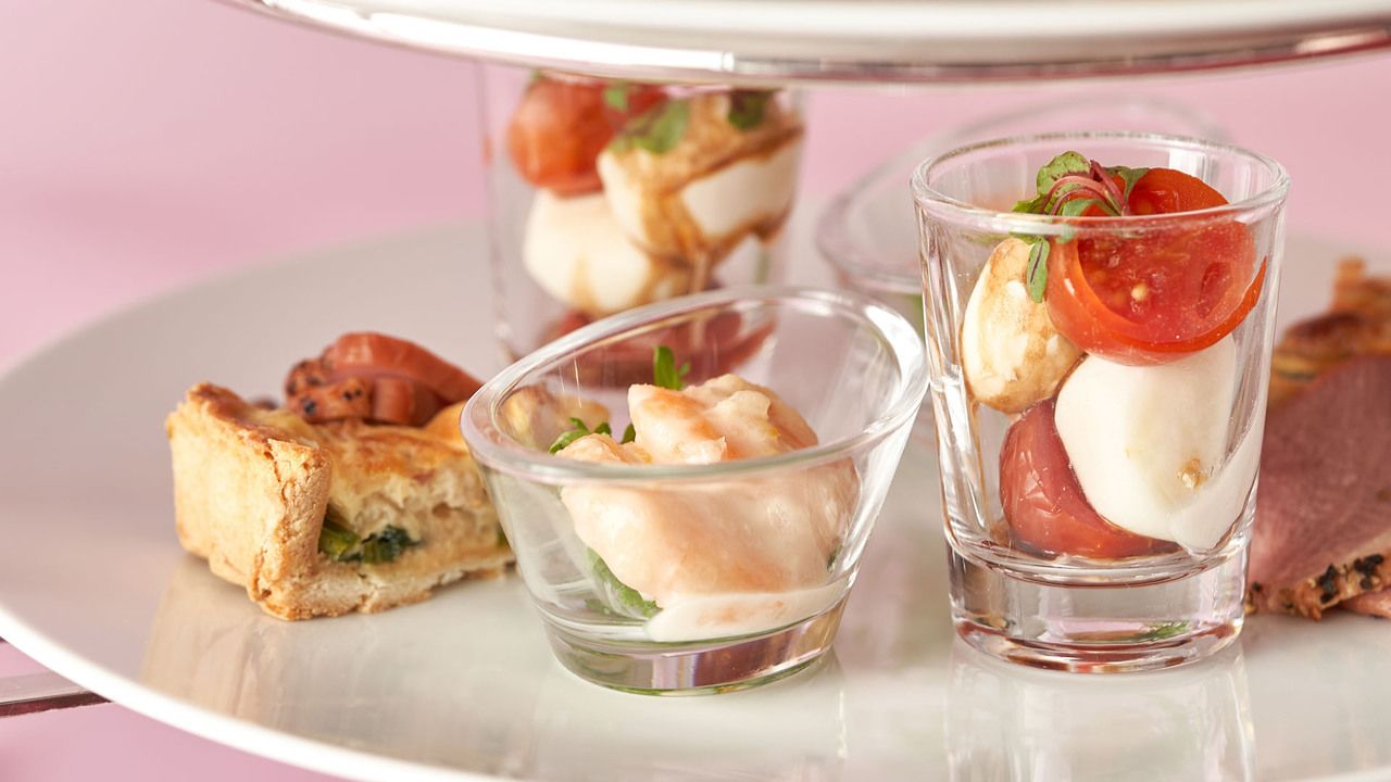 【Straeberry Afternoon Tea】カフェおかわり自由!ロゼスパークリングワイン付き