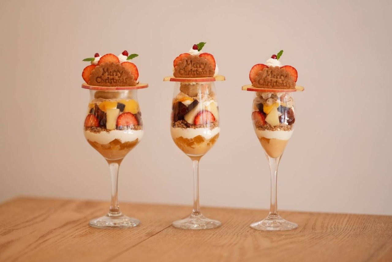 リンゴとスパイスのクリスマスパフェ (クープ)