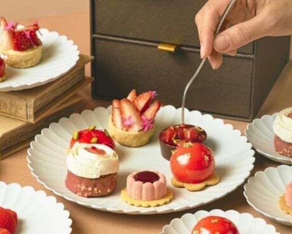 [Takeout]　Strawberry Afternoon Tea Takeout Box (reservation required)