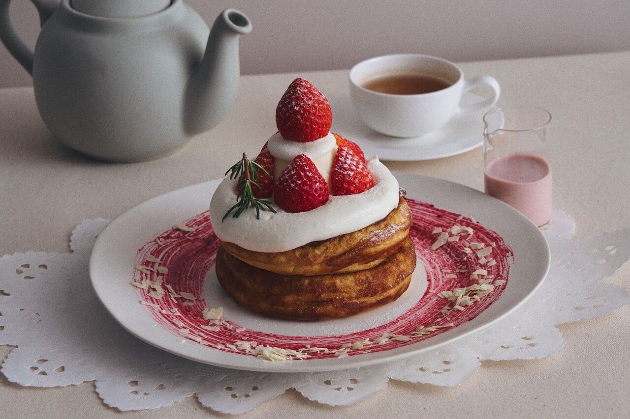 [From December 26th] Drink Set / Airy Cheese Cream "Whole" Pancake with Strawberry Milky Sauce