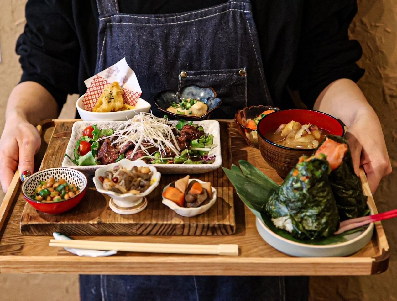 [Lunch] Daily main course and dessert (soy milk pudding) set 2,500 yen (tax included)