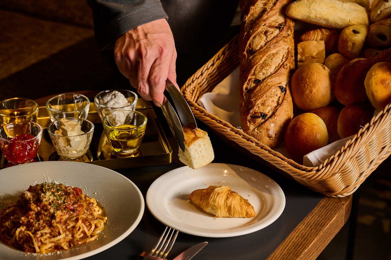 温かいパンが主役THE TASTE LUNCH（パン食べ放題）／乾杯用ドリンク・食後のデザート付き（平日限定）