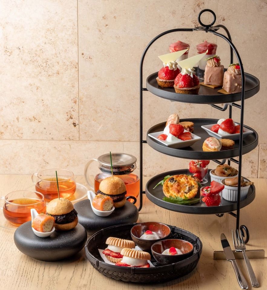 〈土日祝日限定〉ストロベリーアフタヌーンティー