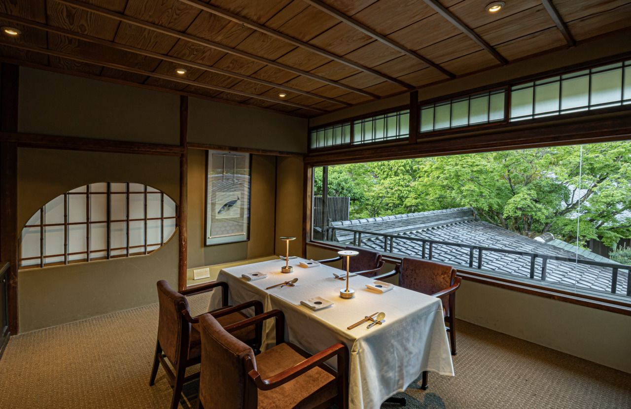 [Private Room Dinner] KURO 6-course meal + complimentary welcome drink
