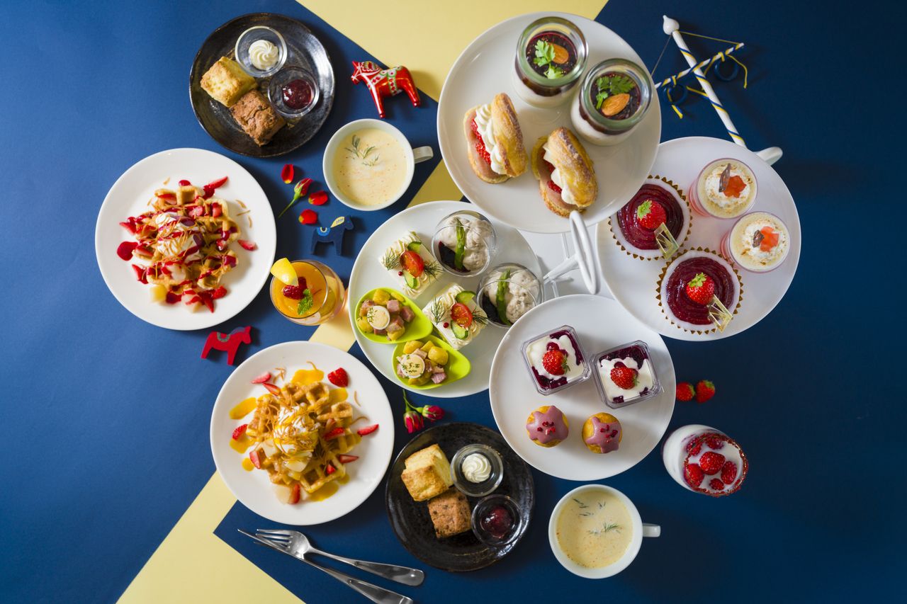 《FIKA AFTERNOON TEA》 [北欧×苺]Nordic Strawberry fair・【3月～5月】ケーキ、菓子、セイボリーのアフタヌーンティーセット