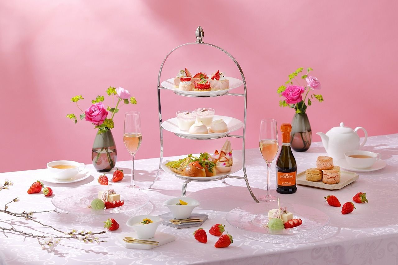 [Limited to 10 people per day] Cherry Blossom Strawberry Afternoon Tea with a small gift