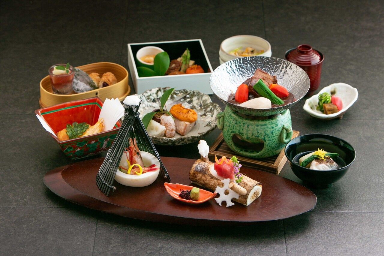 Seasonal Kaiseki course with a glass of sparkling wine