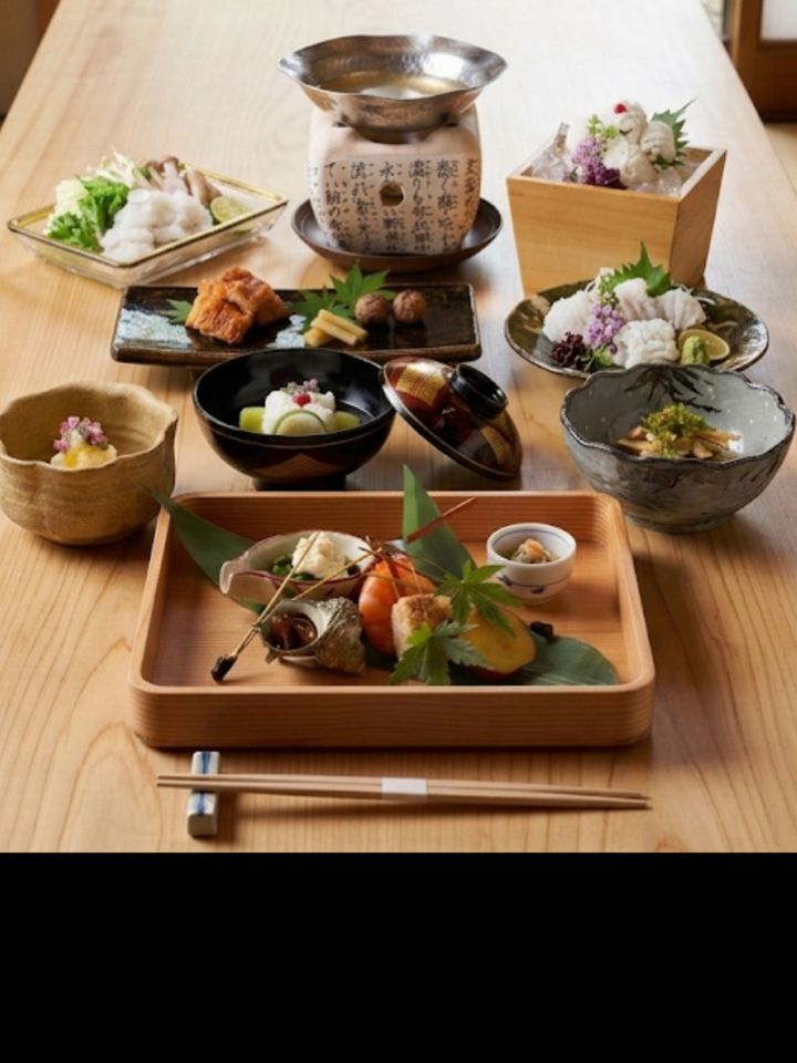 Chef’s Premium Omakase — ¥25,000  (Tax & service charge included)