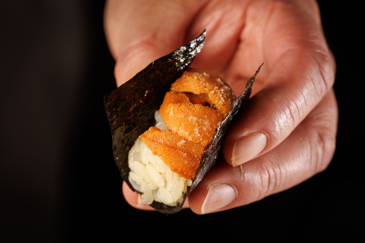 A tasting of sea urchin, bluefin tuna, and other seasonal, top-quality ingredients in the "Chef's Choice Course"