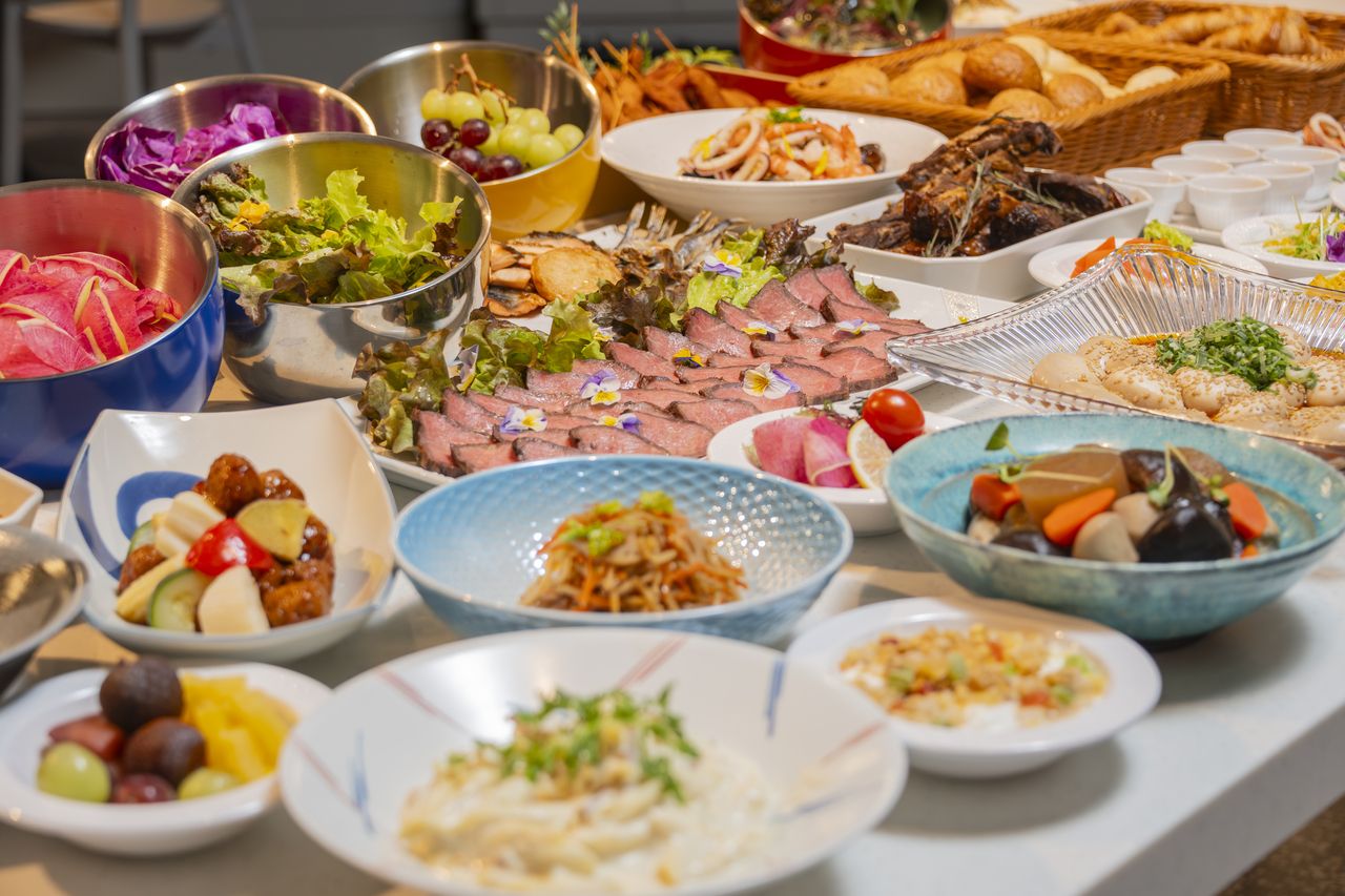 SIDETRACK Original Lunch Buffet