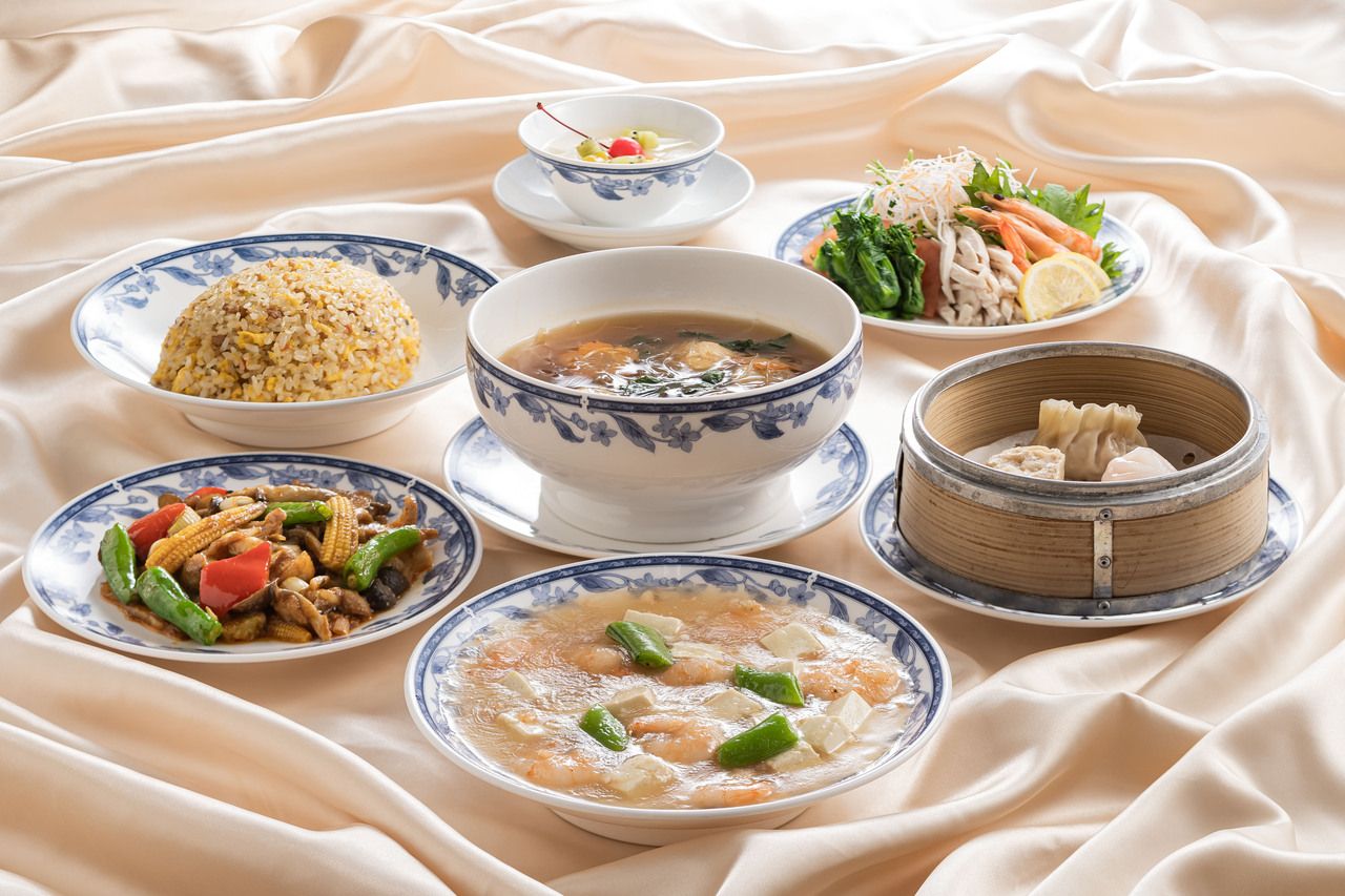 【蓮華】前菜３種類盛り合わせ、エビと豆腐の塩煮込みなど全7品