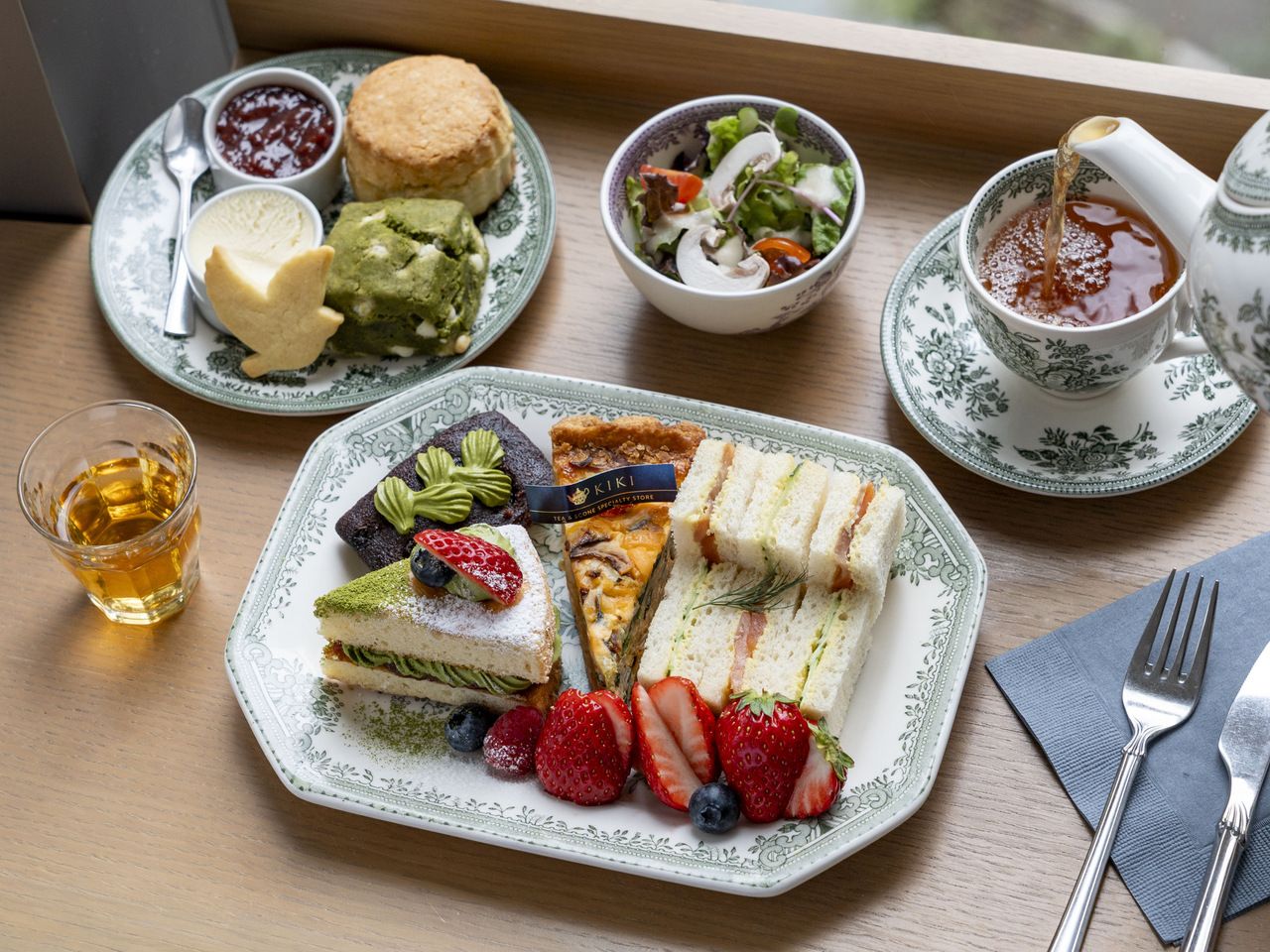 KIKI's Afternoon Tea Set -Umeda Style- [Strawberry Thief in the Fresh Greenery] (14:00-15:20)