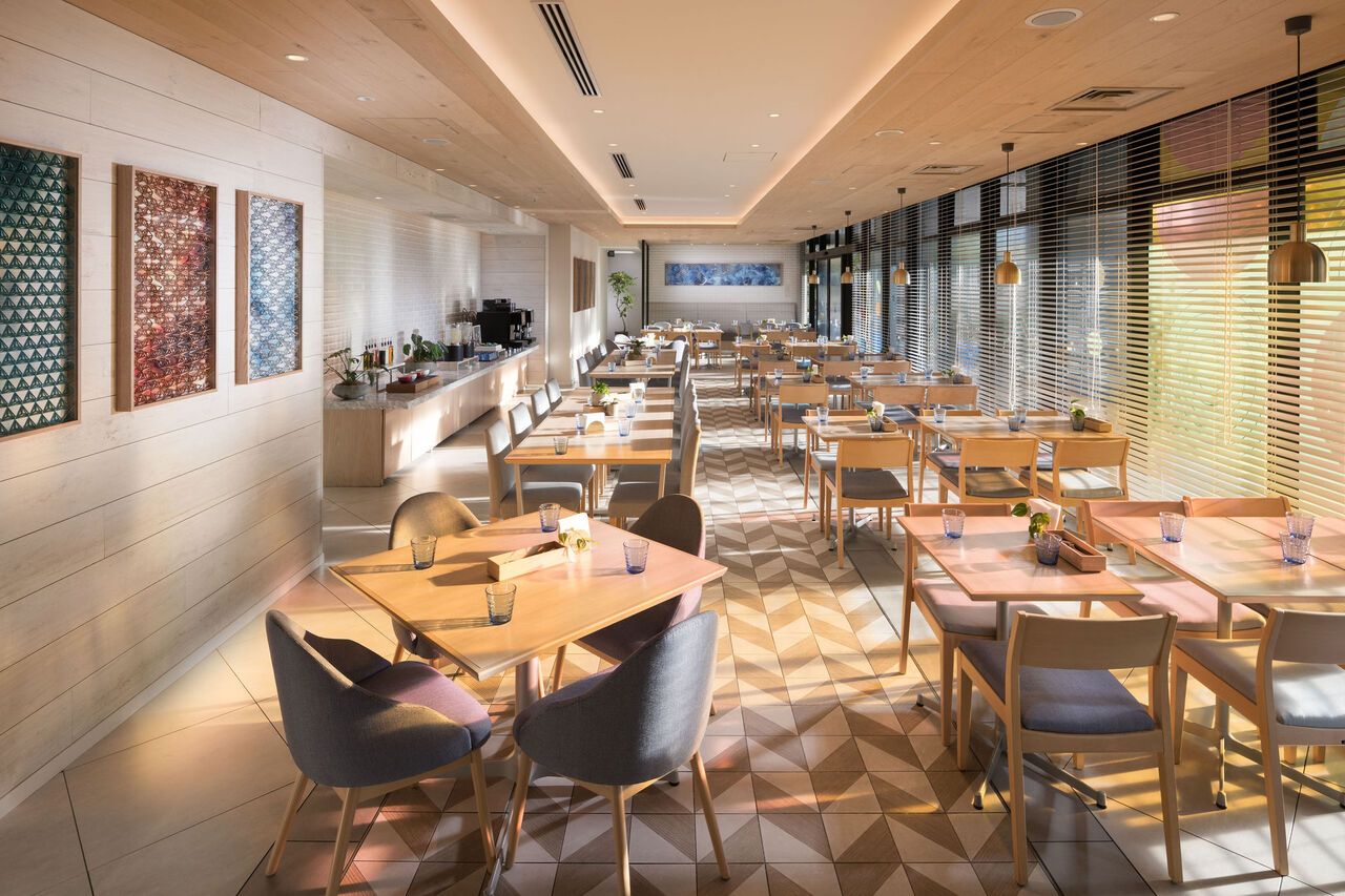 【Lunch】Choose a burger or noodles, served with dessert and coffee