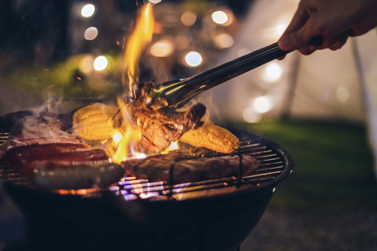 【カルフォルニアBBQプラン】贅沢お肉盛り合わせとチーズステーキホットドック付き(飲み放題別)