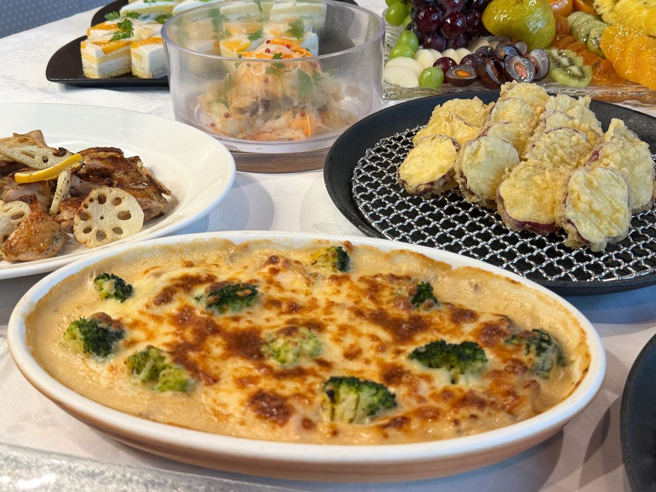 [March only] Free flow dessert wine & half buffet with choice of main course