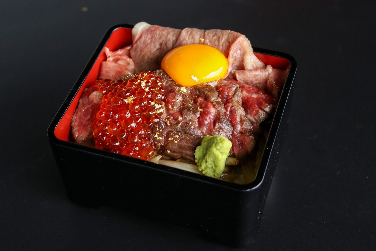 ～大満足～【極上はみ出るステーキ重】-平日限定12食/完全予約制-