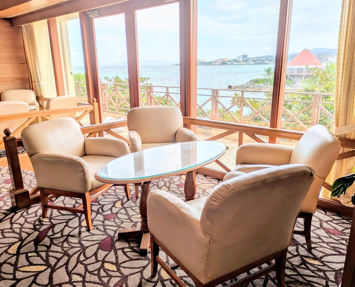 French buffet (seating on the bar side). During summer vacation, come enjoy the Four Seasons’ desserts & French buffet!