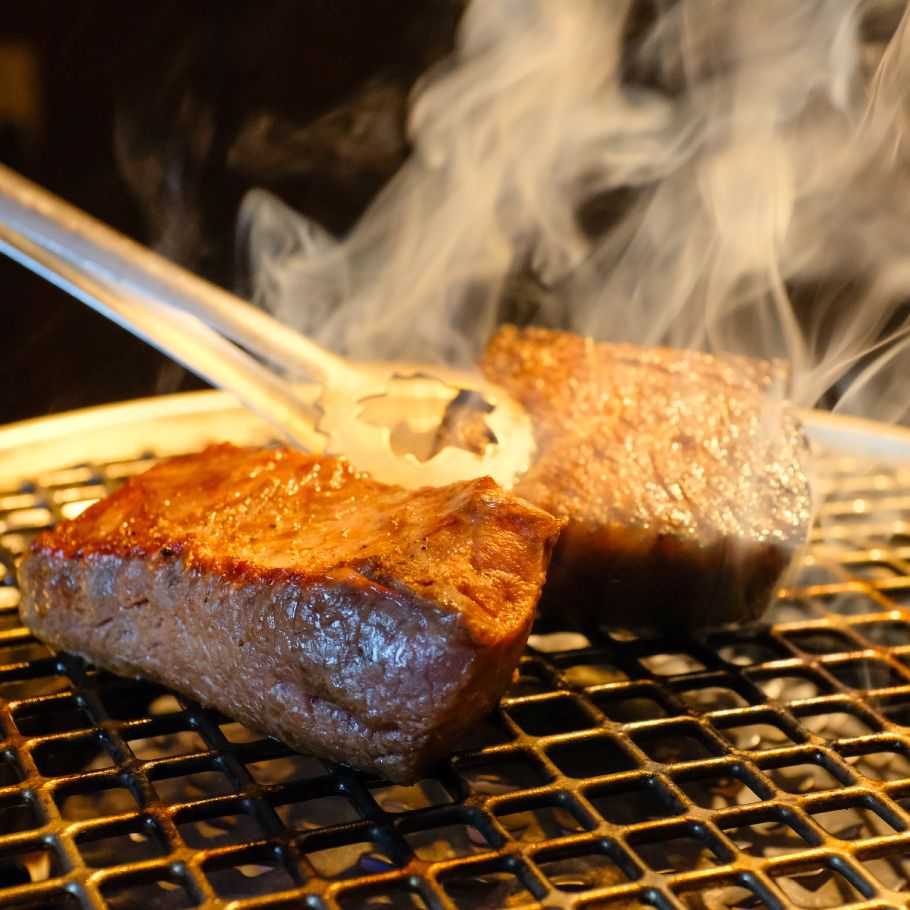 【ご予約限定】吉祥吉神戸牛プレミアムコース　全8品　神戸牛ステーキの2種食べ比べ＆神戸牛厳選焼肉盛り合わせ、更に神戸牛の中トロ寿司など贅沢な内容