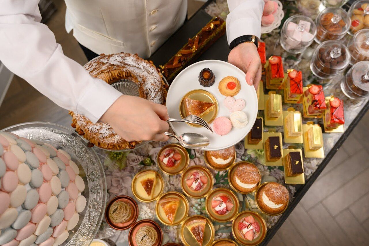 【レジェ】<平日限定>デセールはワゴンよりお好きなだけ🎂料理2皿+ワゴンデセール 4,800円